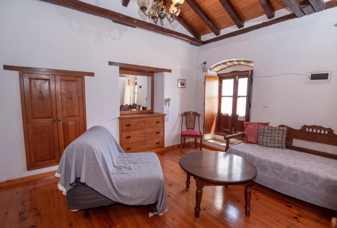 Goulas Traditional Guesthouse Monemvasia Bagian luar foto
