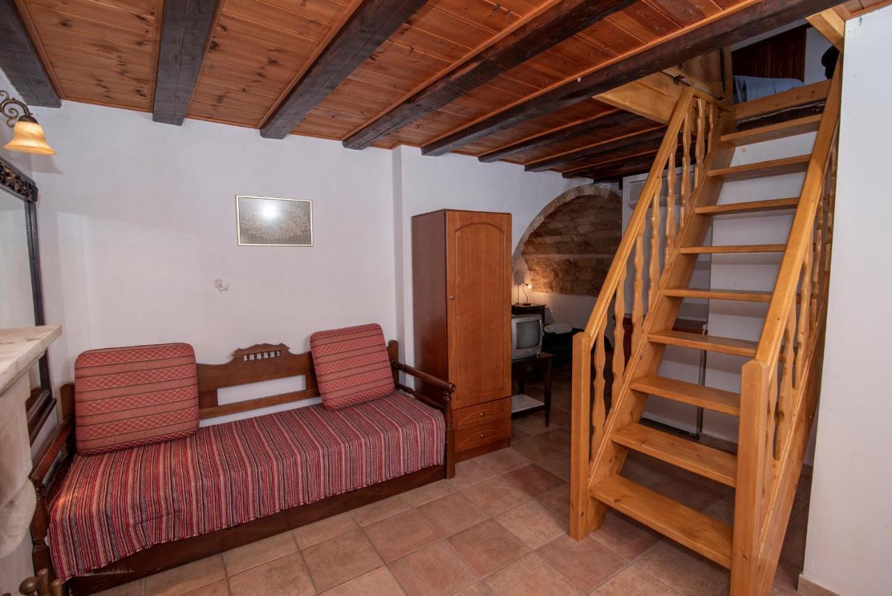 Goulas Traditional Guesthouse Monemvasia Bagian luar foto