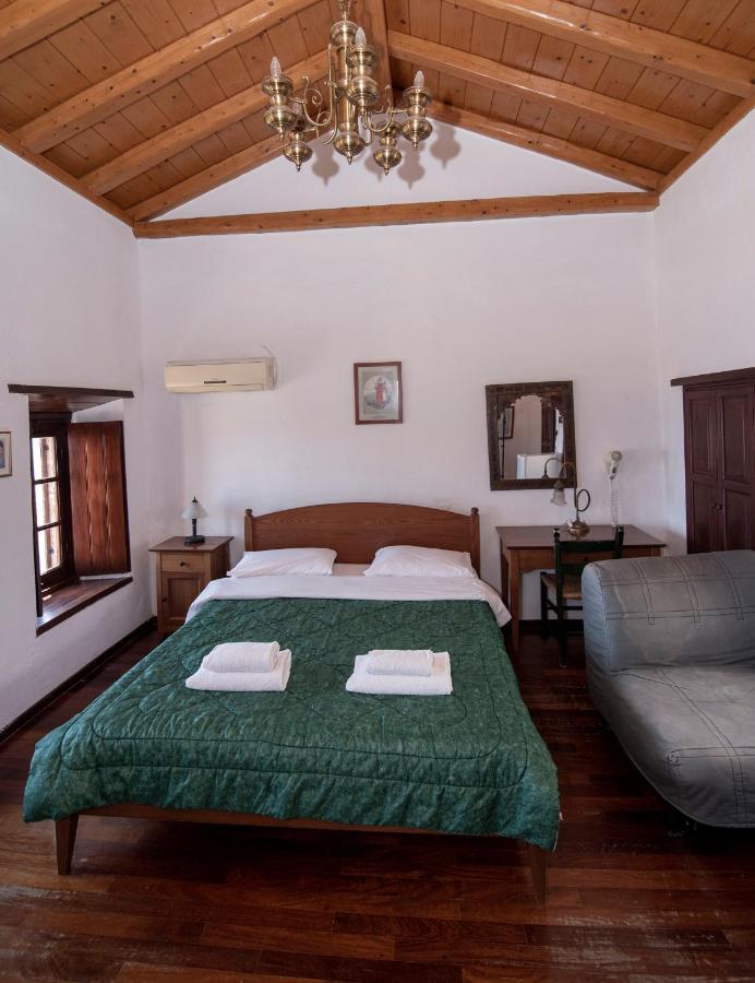 Goulas Traditional Guesthouse Monemvasia Bagian luar foto