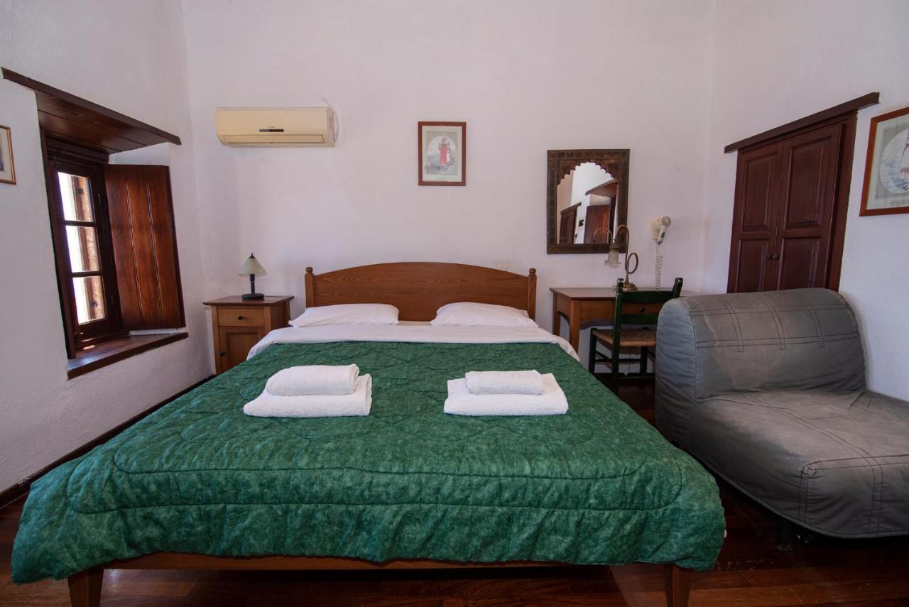 Goulas Traditional Guesthouse Monemvasia Bagian luar foto