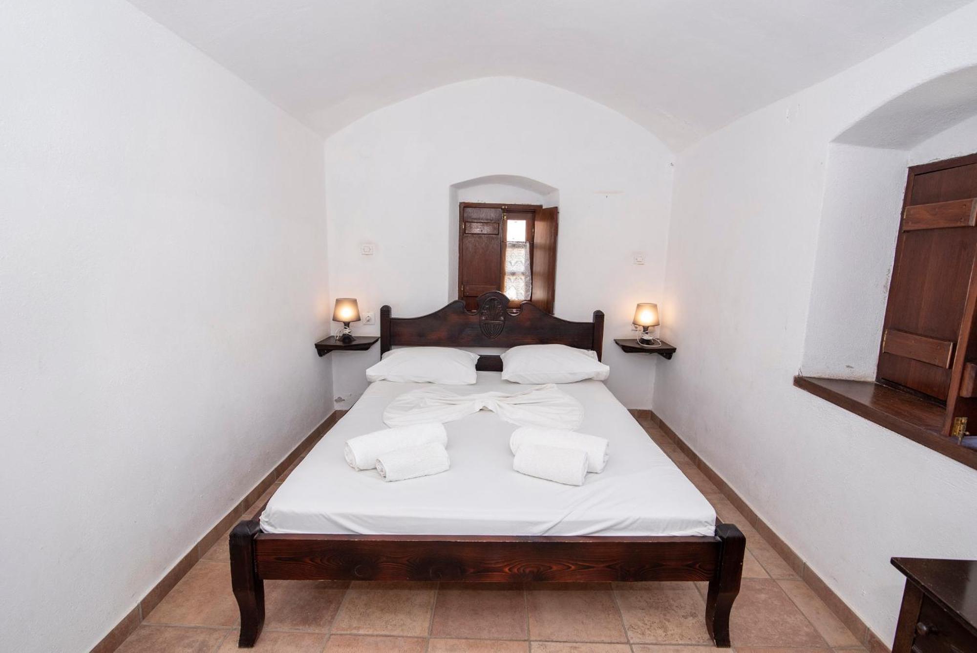 Goulas Traditional Guesthouse Monemvasia Bagian luar foto