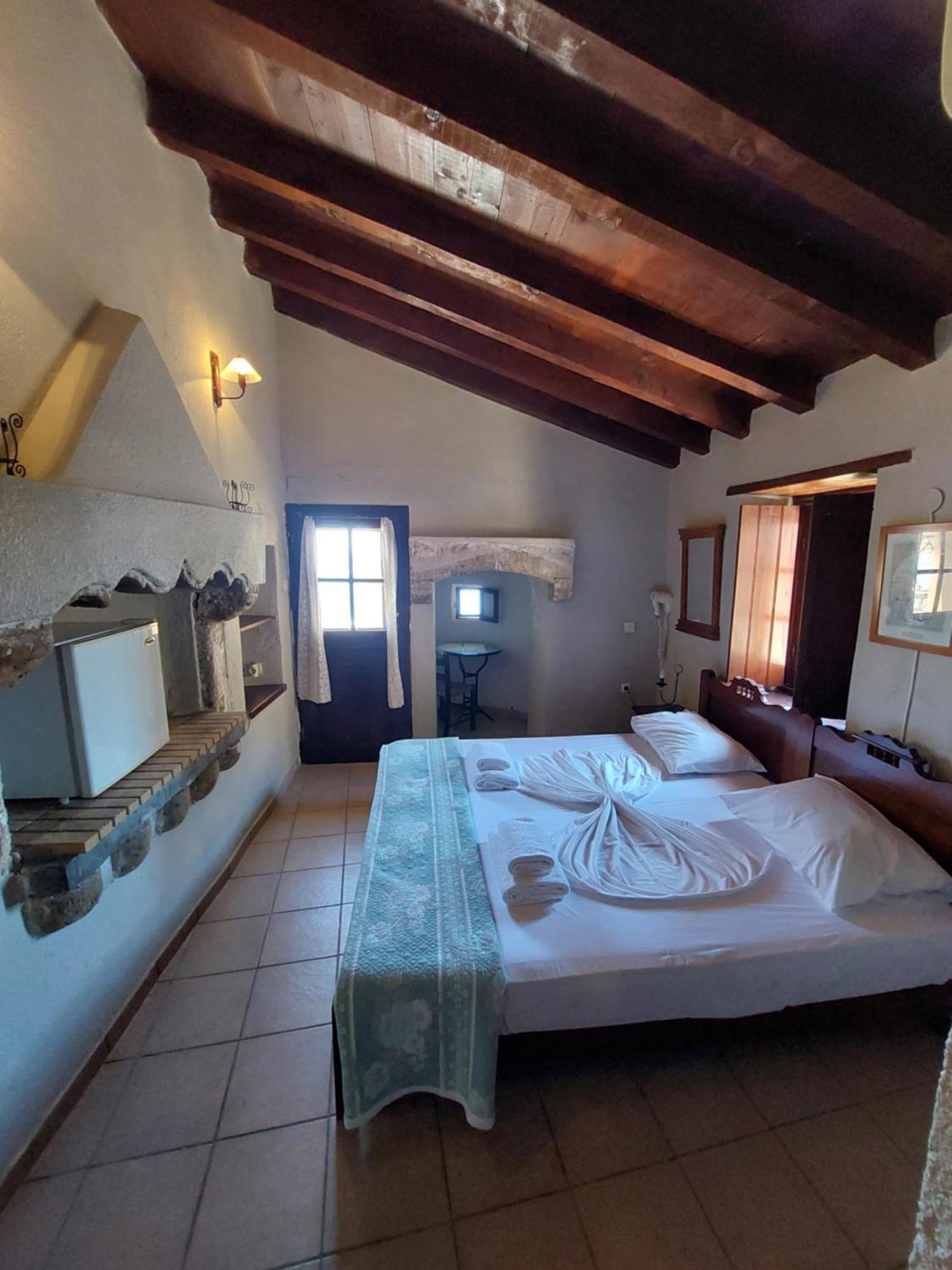 Goulas Traditional Guesthouse Monemvasia Bagian luar foto