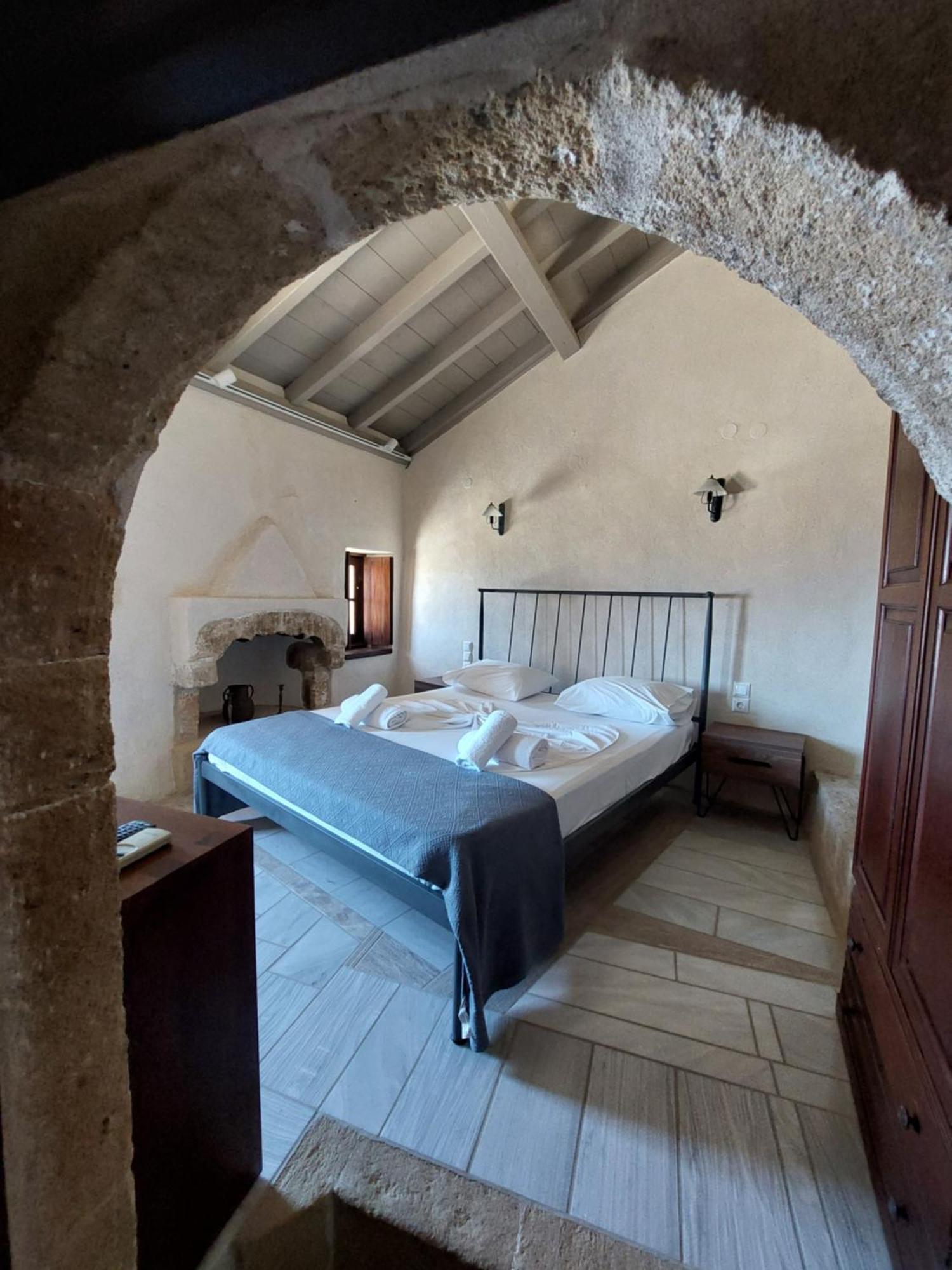Goulas Traditional Guesthouse Monemvasia Bagian luar foto