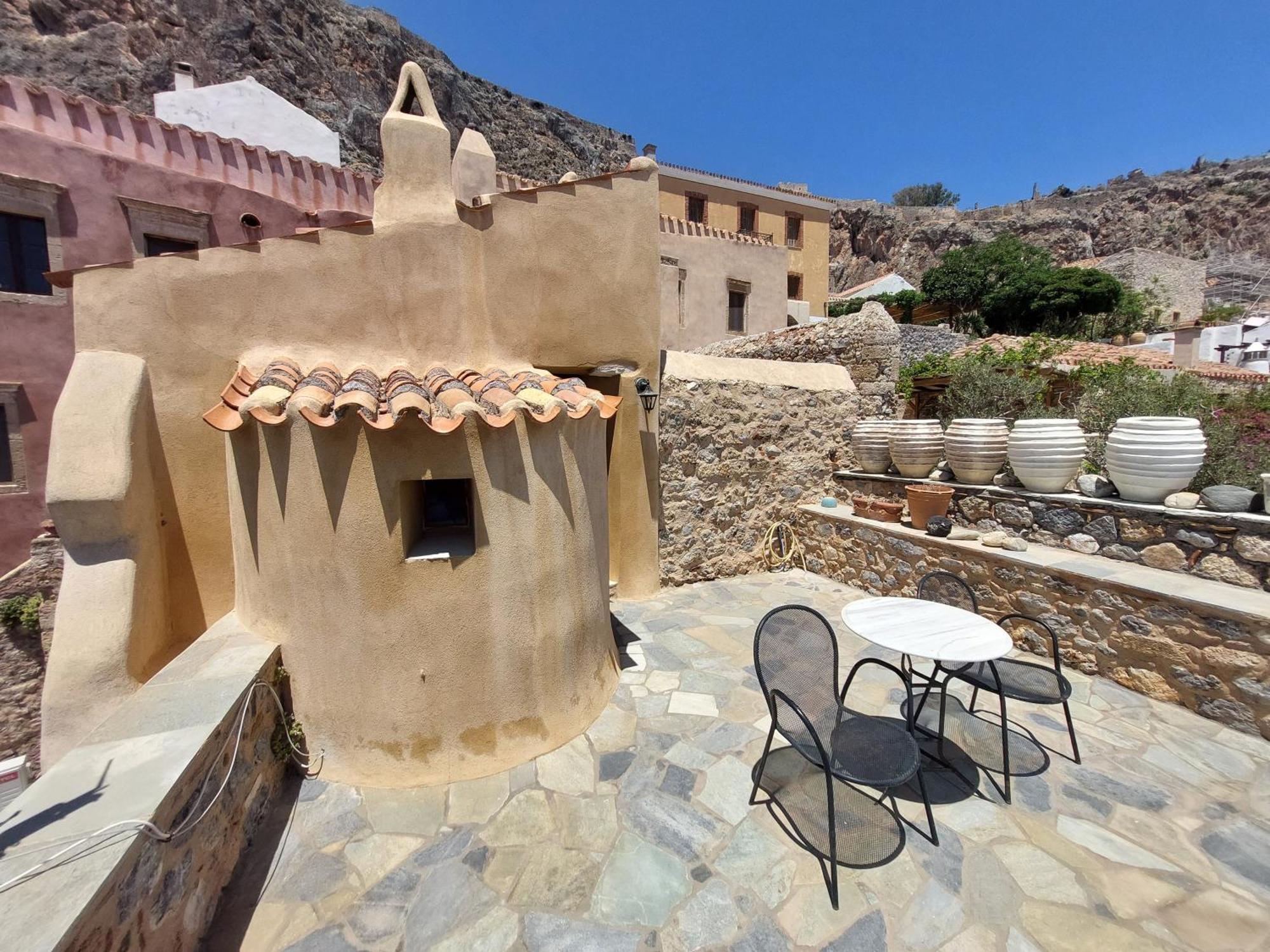 Goulas Traditional Guesthouse Monemvasia Bagian luar foto