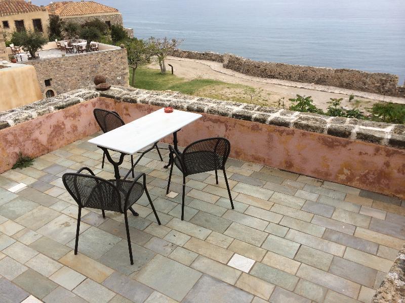 Goulas Traditional Guesthouse Monemvasia Bagian luar foto